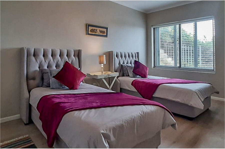 5 Bedroom Property for Sale in Kingfisher Creek Western Cape